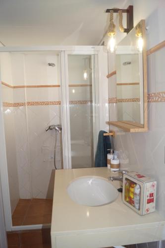 Kúpeľňa v ubytovaní Casa Oliveres Beach en L' Ampolla