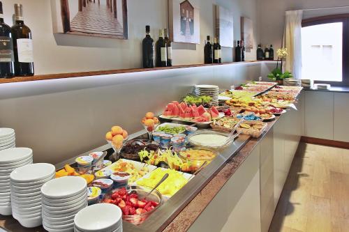 Makanan di atau berdekatan aparthotel ini