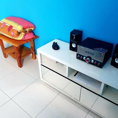 a white table with a speaker and a chair at Ciza e Rose in Portela