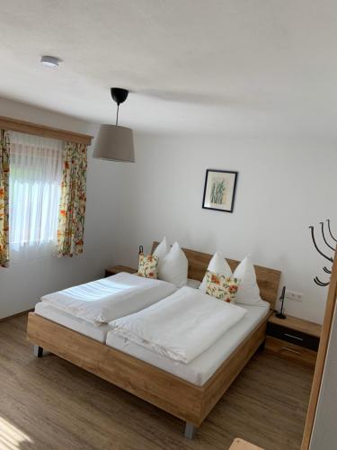 Postel nebo postele na pokoji v ubytování Ferienwohnung Lerchenhof
