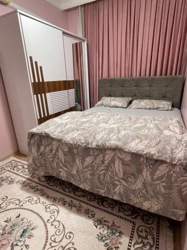 Un pat sau paturi într-o cameră la AKSARAY METRO ALANI