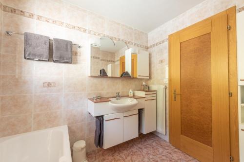 Kuchyň nebo kuchyňský kout v ubytování Apartments Saasunia
