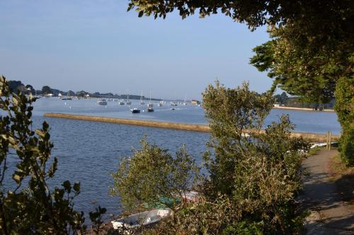 a view of a river with boats in the water at L' ESCALE SINAGOTE Chambre d'hôtes in Séné