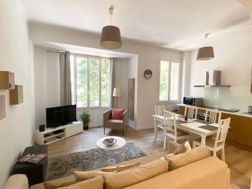 Foto Stylish two-bedroom apartment -StayInAntibes - 5 Soleau 1