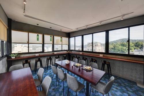 O vedere generală la munți sau o vedere la munte luată de la această cameră de închiriat