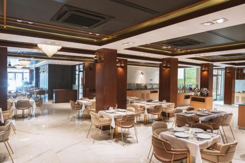 Ресторан / где поесть в Noor Land Hotel