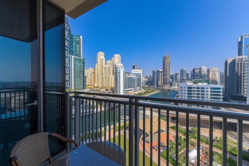 Balcone o terrazza di EDEN'S Homes & Villas - 52-42 Emaar