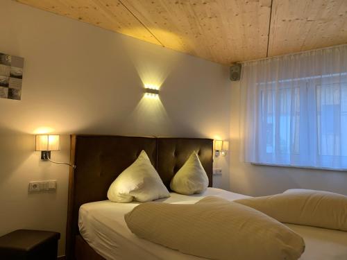 Ein Bett oder Betten in einem Zimmer der Unterkunft Chalet Mia in Wängle bei Reutte