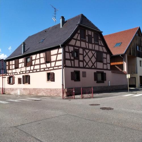 a white and black building with a black roof at Passage des Romains studio in Horbourg