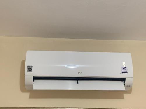 a white printer on a wall in a room at Espaço Barão - Área de Lazer in Araraquara