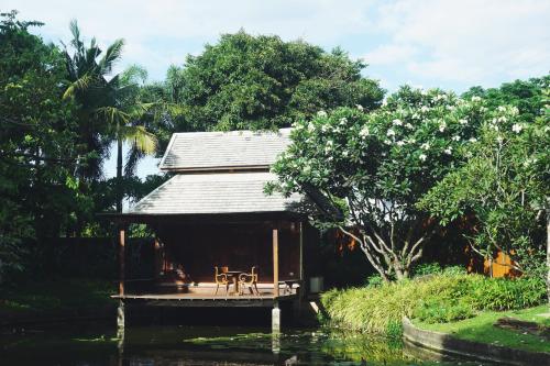 Zahrada ubytování Baansuwanburi - บ้านสุวรรณบุรี