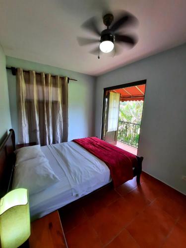 a bedroom with a bed and a ceiling fan at Cabañas San Miguel in Alto Boquete
