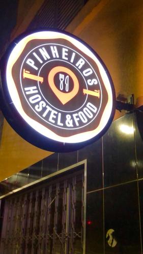 Pinheiros Hostel & Food