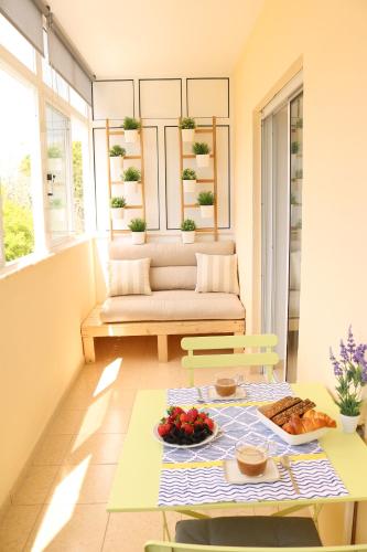 a living room with a table and a couch at Casa do Mar - Apartamento com vista Ria e Mar in Fuzeta