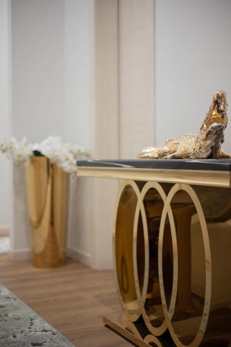 a table with a tub with a frog sitting on it at Hotel Boutique Vila 135 in Tirana