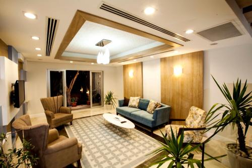 a living room with chairs and a couch and a table at Zena Hotel Bodrum in Guvercinlik