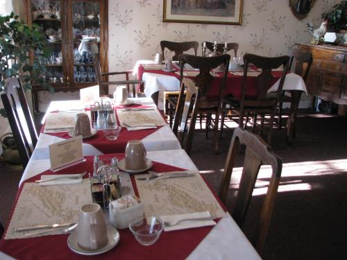 Restorāns vai citas vietas, kur ieturēt maltīti, naktsmītnē Bayside Inn