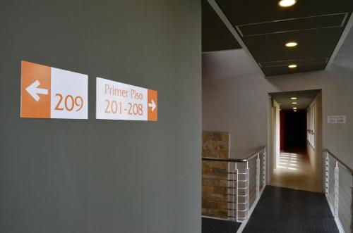 a hallway with a sign on the wall of a building at Hotel Bait in General Roca