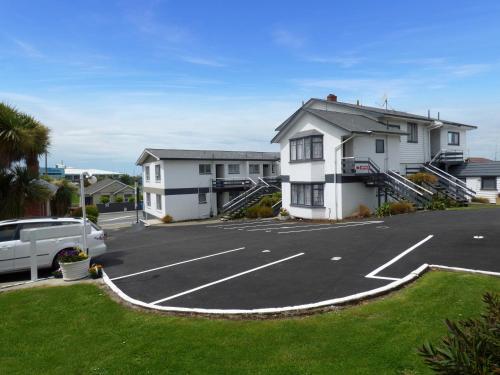 a parking lot in front of a house at Anchor Motel in Timaru
