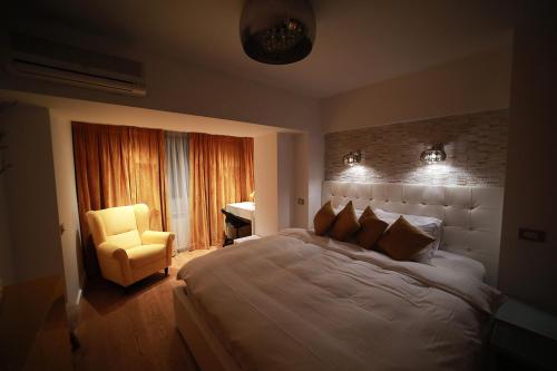 Un pat sau paturi într-o cameră la Downtown Oasis Unirii Apartment