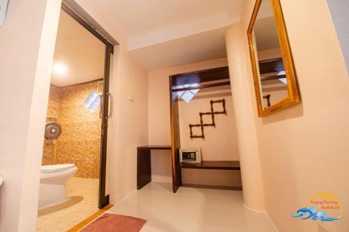A bathroom at Naiyang Discovery Beach Resort SHA