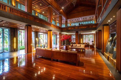 a large living room with wooden floors and ceilings at Mandarin Oriental, Sanya in Sanya