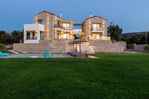 Piscina di Villa Litinas o nelle vicinanze