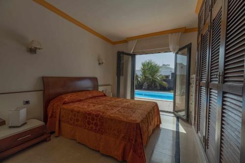 a bedroom with a bed and a view of a pool at Morning Star in Playa Blanca