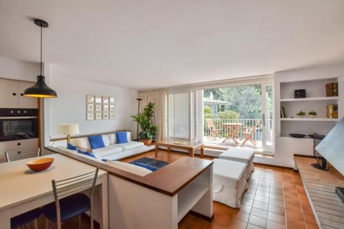 a kitchen and living room with a table and chairs at CENTRIC APARTMENT CADAQUES -private parking - CA L'ELLA in Cadaqués