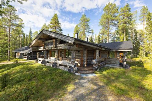 a log cabin in the woods with trees at Rukan Salonkilomat in Ruka