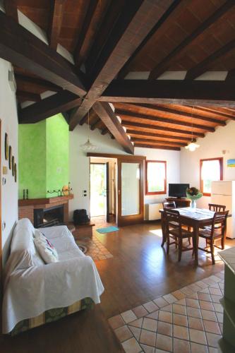 a living room with a couch and a table at Villino Alba in Pieve a Maiano