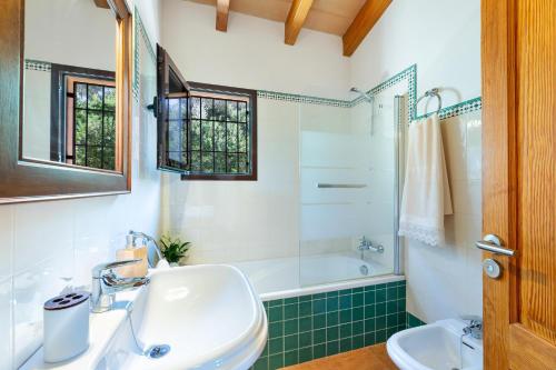 Et badeværelse på Villa Son Allarga