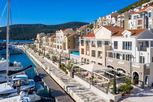 Lustica Bay