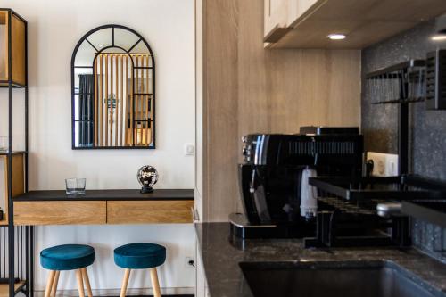 a kitchen with two blue stools in front of a counter at Casa Nostra : bienvenue chez nous ! in Saint-Florent