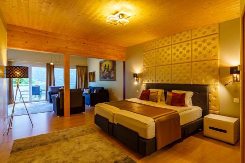 Postel nebo postele na pokoji v ubytování Seeblick SMART Hotel Rössli