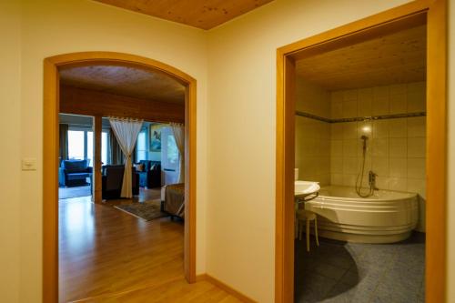 Koupelna v ubytování Seeblick SMART Hotel Rössli