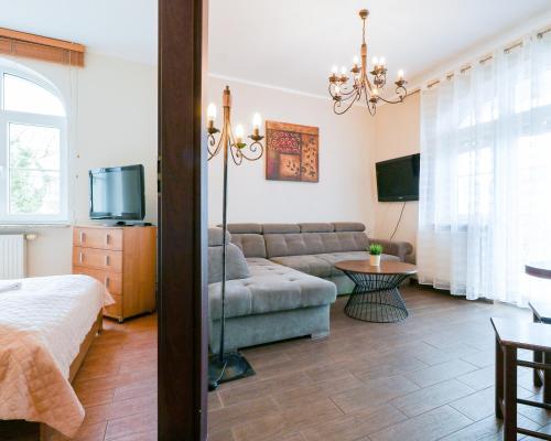 a living room with a couch and a tv at Baltic Home in Świnoujście