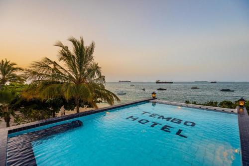 Бассейн в Tembo House Hotel или поблизости