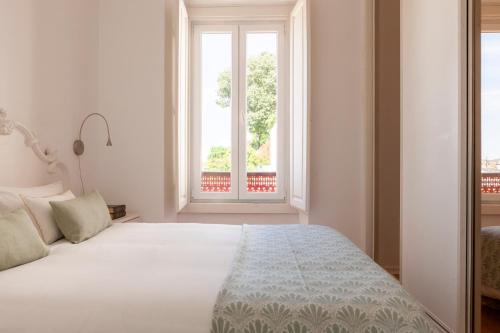 Alfama Amazing Scenic River and City View Charming apartment With 2 bedrooms and AC 19th Century Building