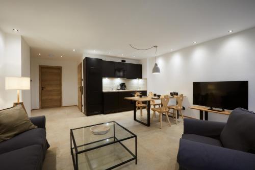 Zugspitzerei - Premium Chalet Ferienwohnungenにあるテレビまたはエンターテインメントセンター