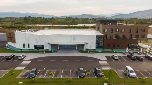 an aerial view of a building with cars parked in a parking lot at Hotel President in Čapljina