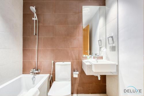 Koupelna v ubytování Fresh 2BR at Mudon Views 4 Dubailand by Deluxe Holiday Homes