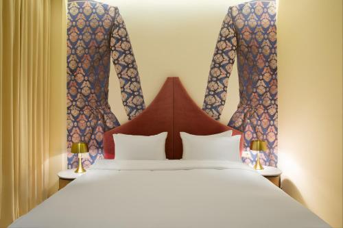 Ένα ή περισσότερα κρεβάτια σε δωμάτιο στο Folk Boutique Hotel