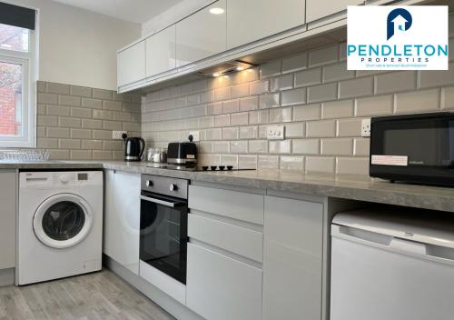 1 Bedroom Apartment, free parking & WIFI by Pendleton Properties Short Lets & Serviced Accommodation Preston