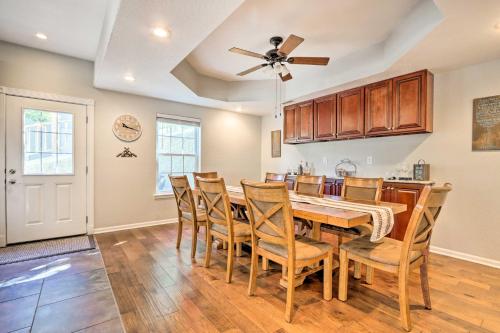Φωτογραφία από το άλμπουμ του Dock and Jet Ski Slip Lakeside Sunrise Beach Home! στο Sunrise Beach
