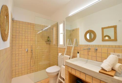 Vannituba majutusasutuses Private Pool with sea views in Port of Andratx