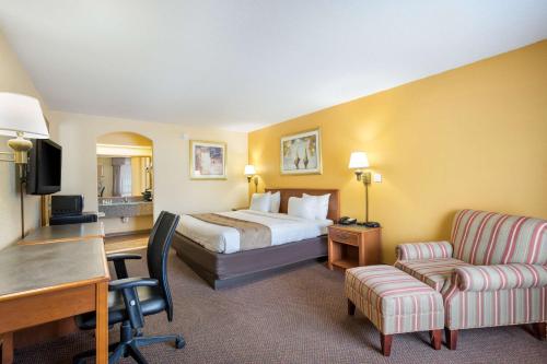 a hotel room with a bed and a desk at Quality Inn White Springs Suwanee in Live Oak