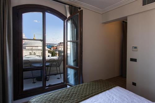 Mest Hotel Istanbul Sirkeciにあるベッド