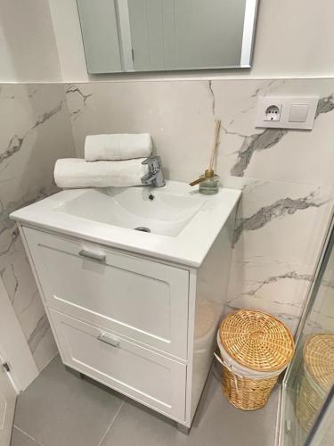 a white bathroom with a sink and a mirror at Apartamento la Paz WIFI y confort by apartamentos Logrono in Logroño