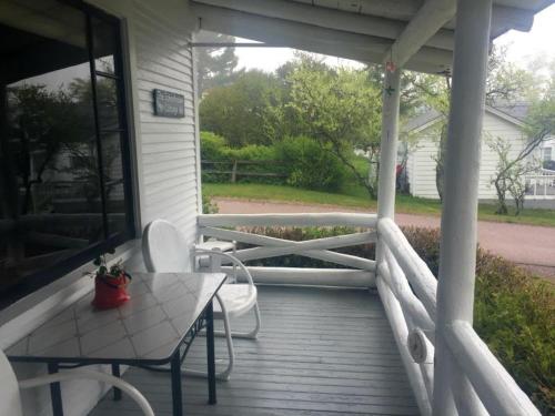 Eagle Harbor- Schoolhouse Cottage – Photos 4